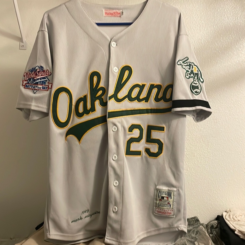 Mitchell & Ness Authentic Collection Oakland Athletics Mark McGwire Jersey Sz S